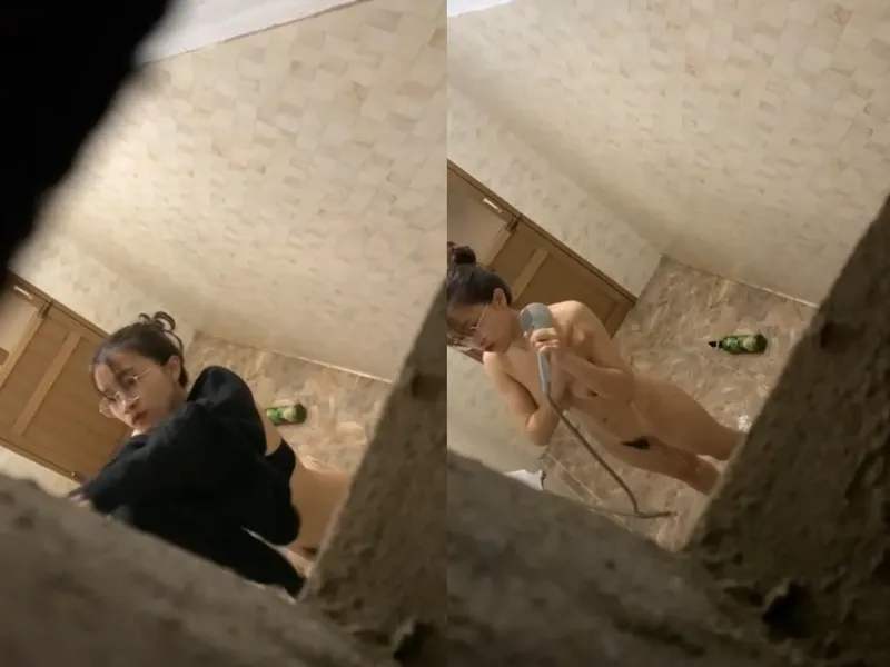 Quay lén gấu vú to tắm, khe cô bé chảy nước ròng ròng